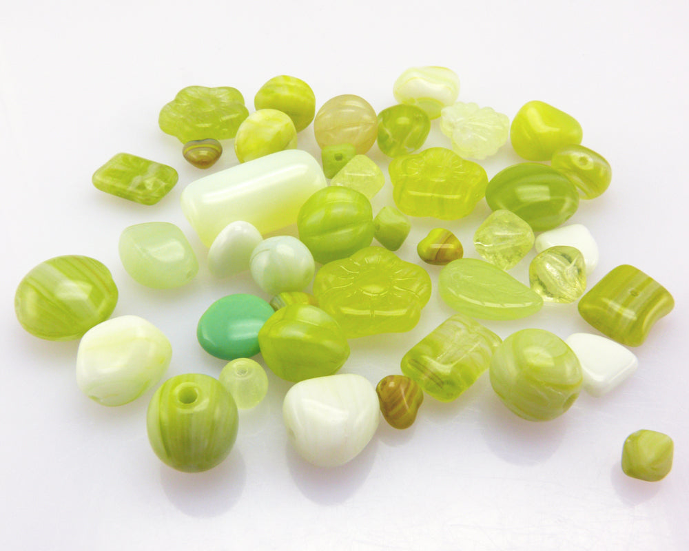 Glasperlen Mischung hellgrün 6-15mm 40St. Perlen Mix Glas Beads Perlenmix -1807