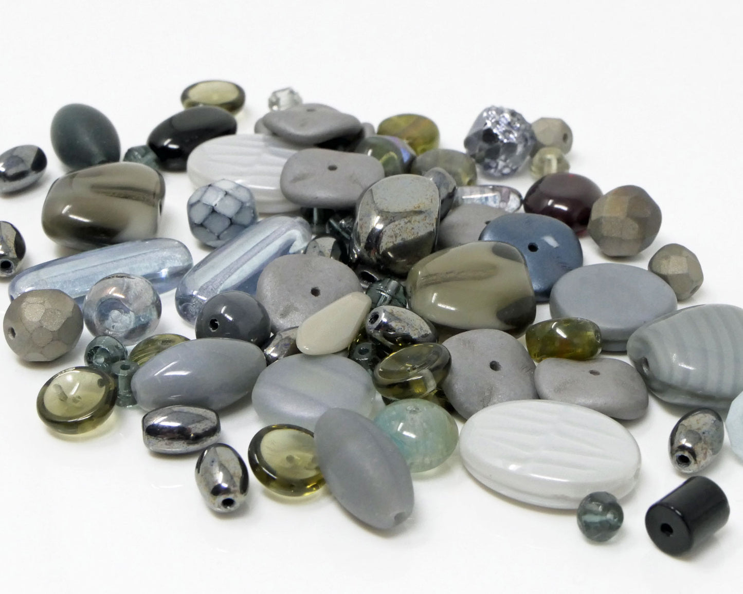 Perlen Mix Glasperlen Mischung Grau 4-18mm 60St. Glas Beads Perlenmix
