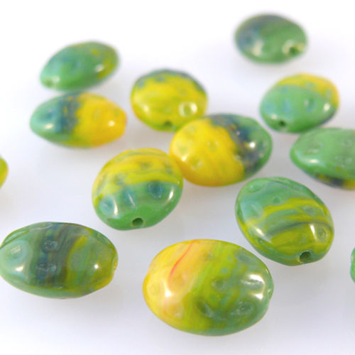 Farbenfrohe Perlen 11mm oval 15 Glasperlen grün gelb Bastelsteine Bastelperlen