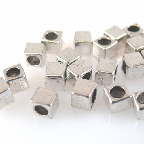 25 Metallperlen kleine WÜRFEL 4x4mm Spacer Perlen aus Metall altsilber -411