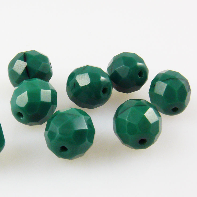 8x böhmische Glasschliffperlen Kugeln facettiert 10mm Grün opak Glasbeads rund