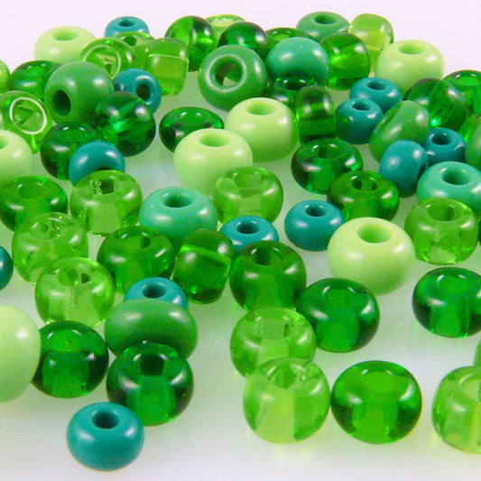 70 große Rocailles Glasperlen 5-7mm Perlen Mix grün Bastelperlen Beads -749