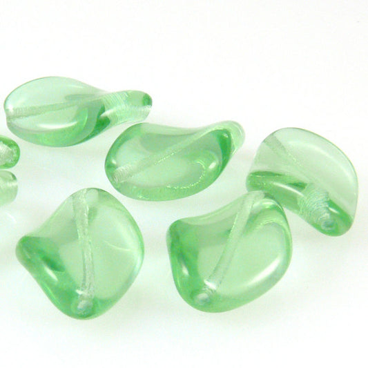 7x edle Perlen 18mm Rauten getwistet hellgrün böhmische Glasperlen zum Basteln