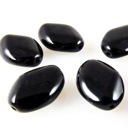 7 St. Glasperlen oval schwarz 18mm mit Fädelloch Böhmische Perlen zum Basteln