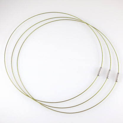 Halsreif aus Edelstahl mit Schraubverschluß 46cm olivgrün Collier Halsreifen