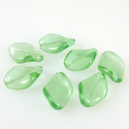 7x edle Perlen 18mm Rauten getwistet hellgrün böhmische Glasperlen zum Basteln
