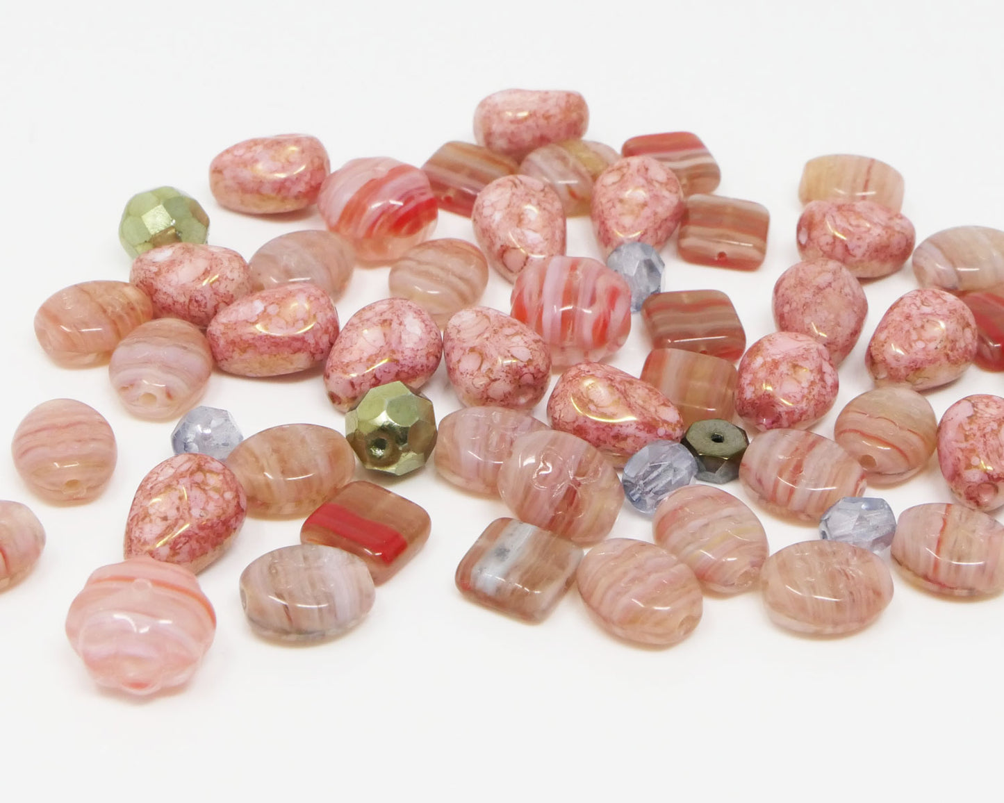 Bastelset aus 50 Perlen Glasperlen Mix 3-12mm Perlenmischung altrosa Perlenmix