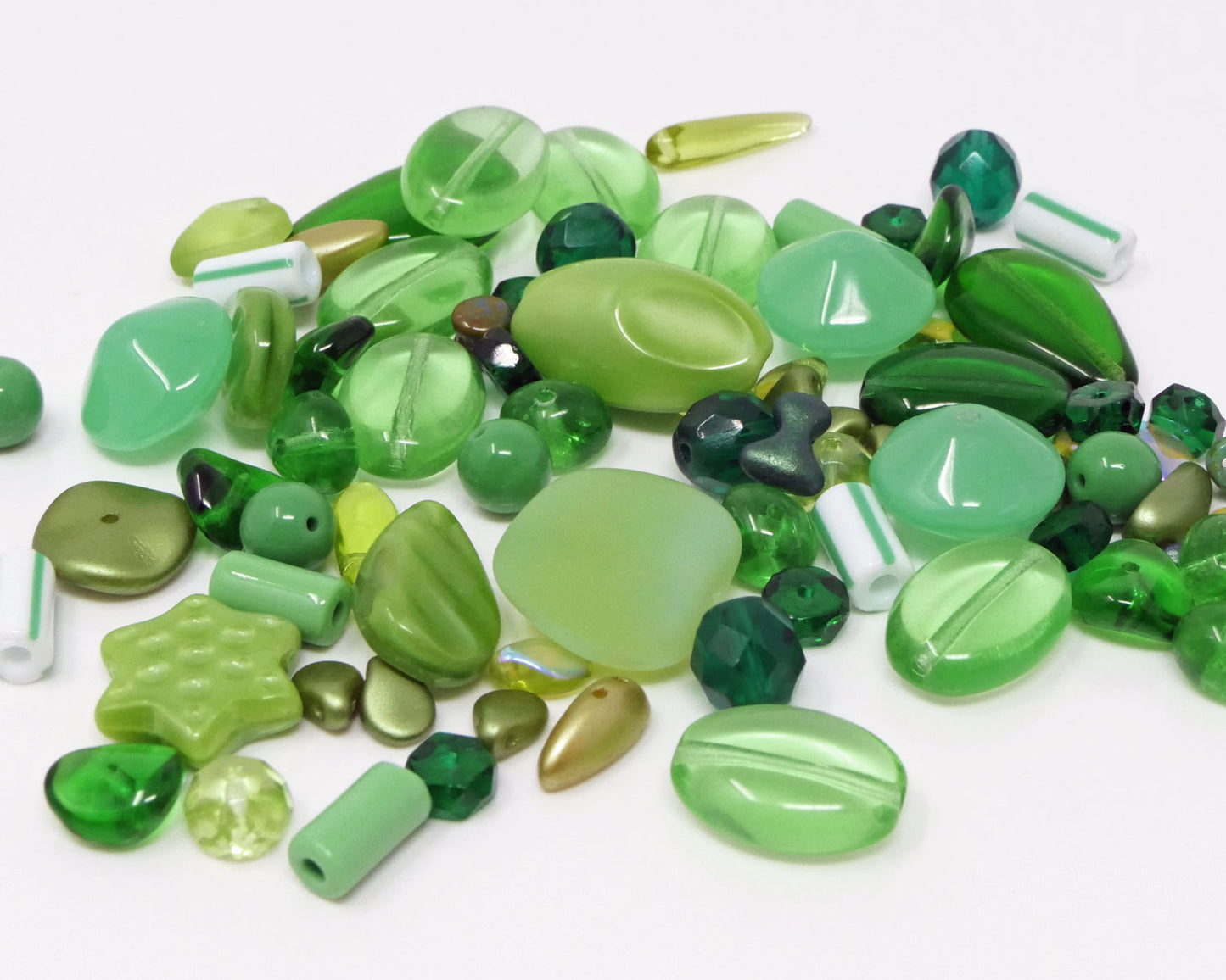 Perlen Mix Glasperlen Mischung grün 3-19mm 70x Glas Beads Perlenmix