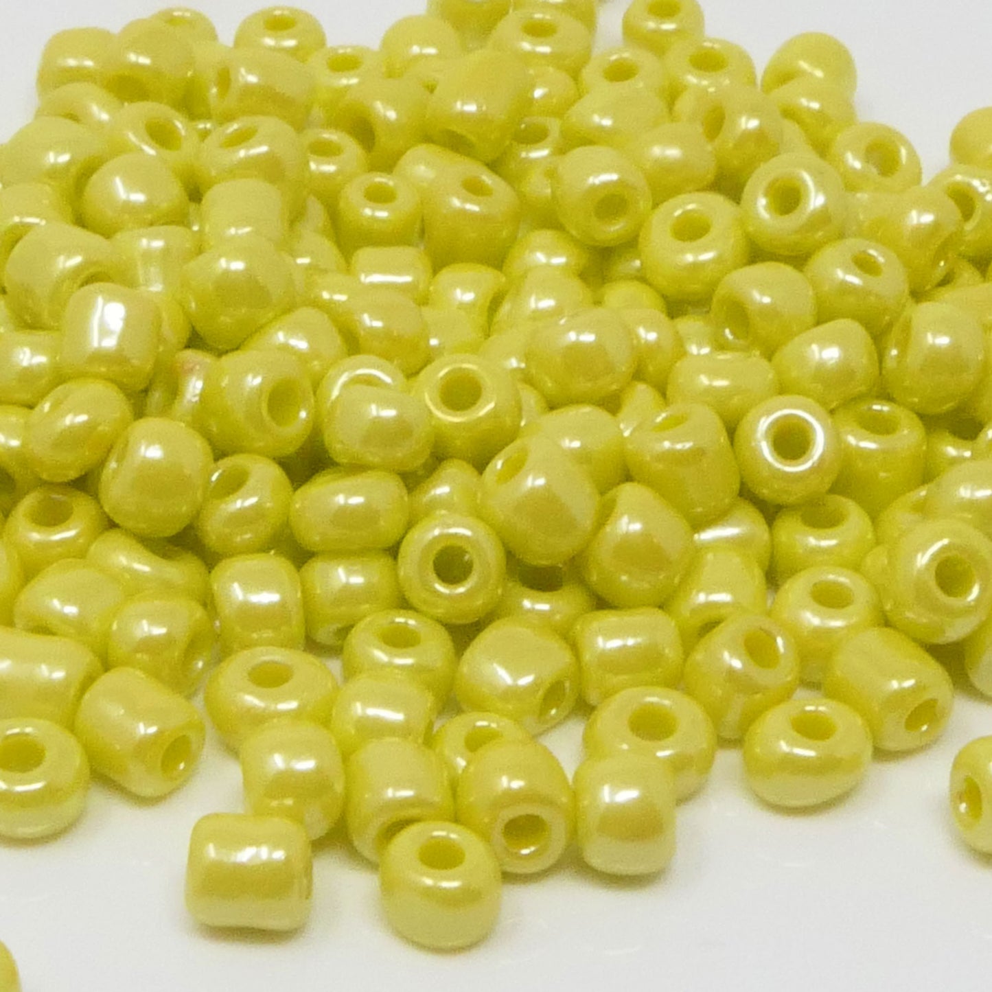 Rocailles Perlen 225 St. Glasperlen Gelb opak 4mm Bastelperlen Indianerperlen